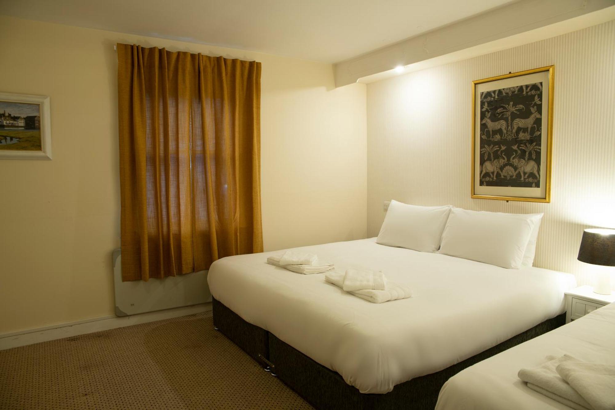 Douglas Arms Hotel by Paymán Club Castle Douglas Habitación foto